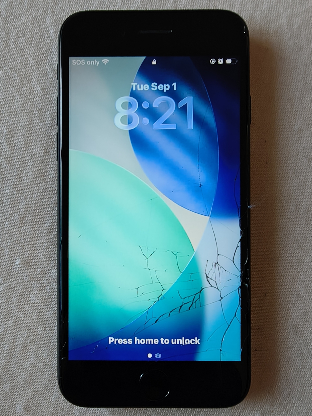 iPhone SE 3rd Gen (2022) 64GB - Cracked Screen - 89% Battery - WORKS PERFECTLY